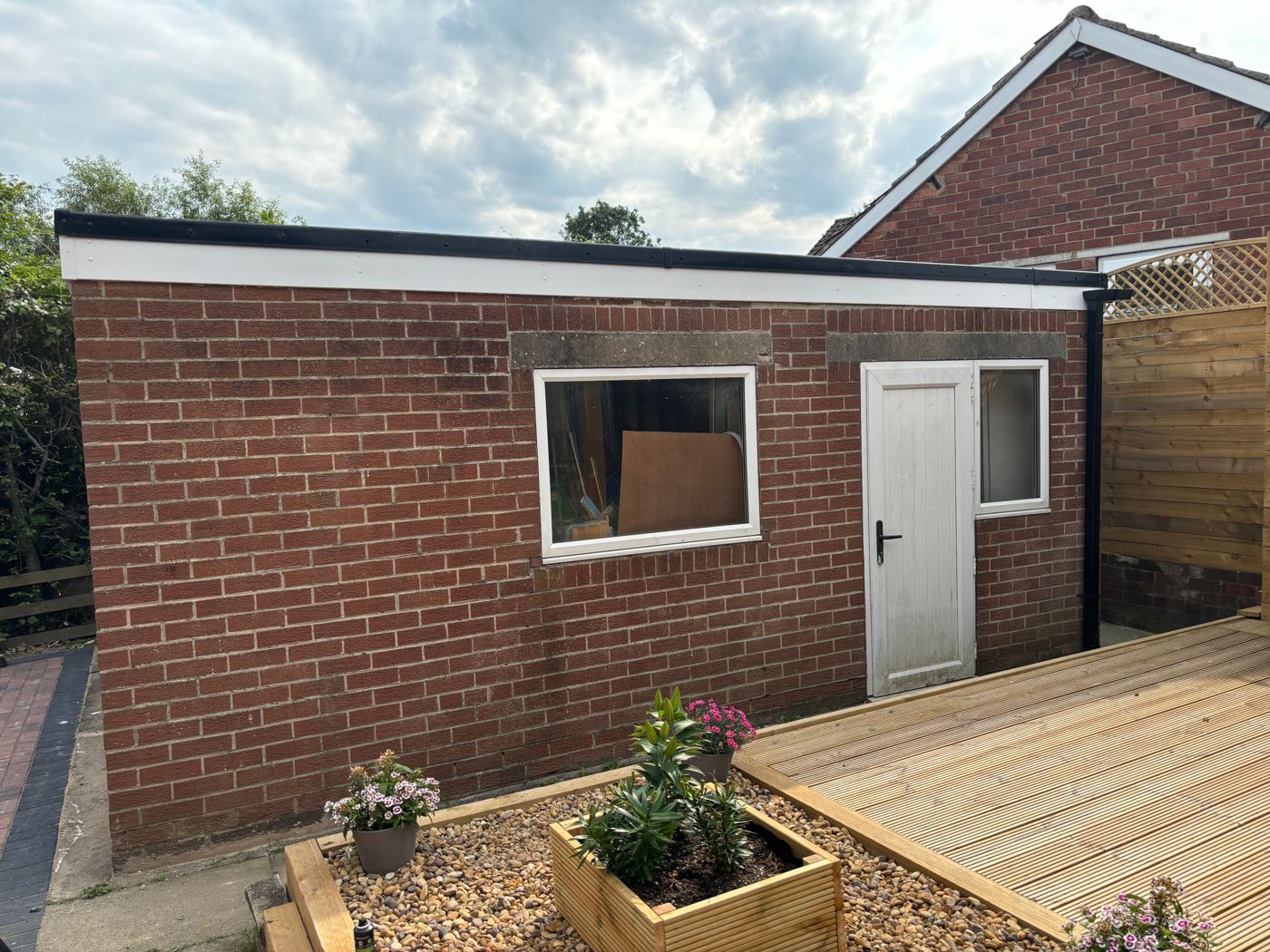 Extension flat roof, exterior view